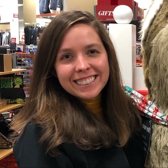 Meet your Posher, Gabby - Picture 1 of 1